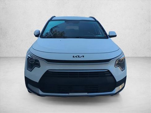 Used 2023 Kia Niro EX image 2