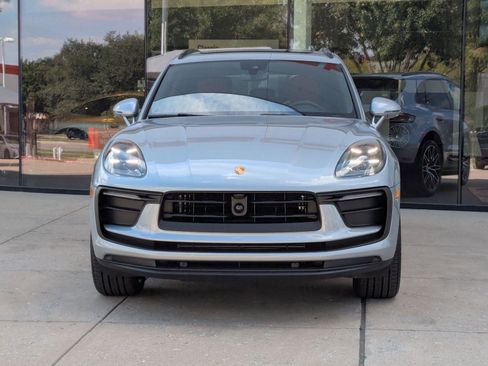 New 2026 Porsche Macan image 6
