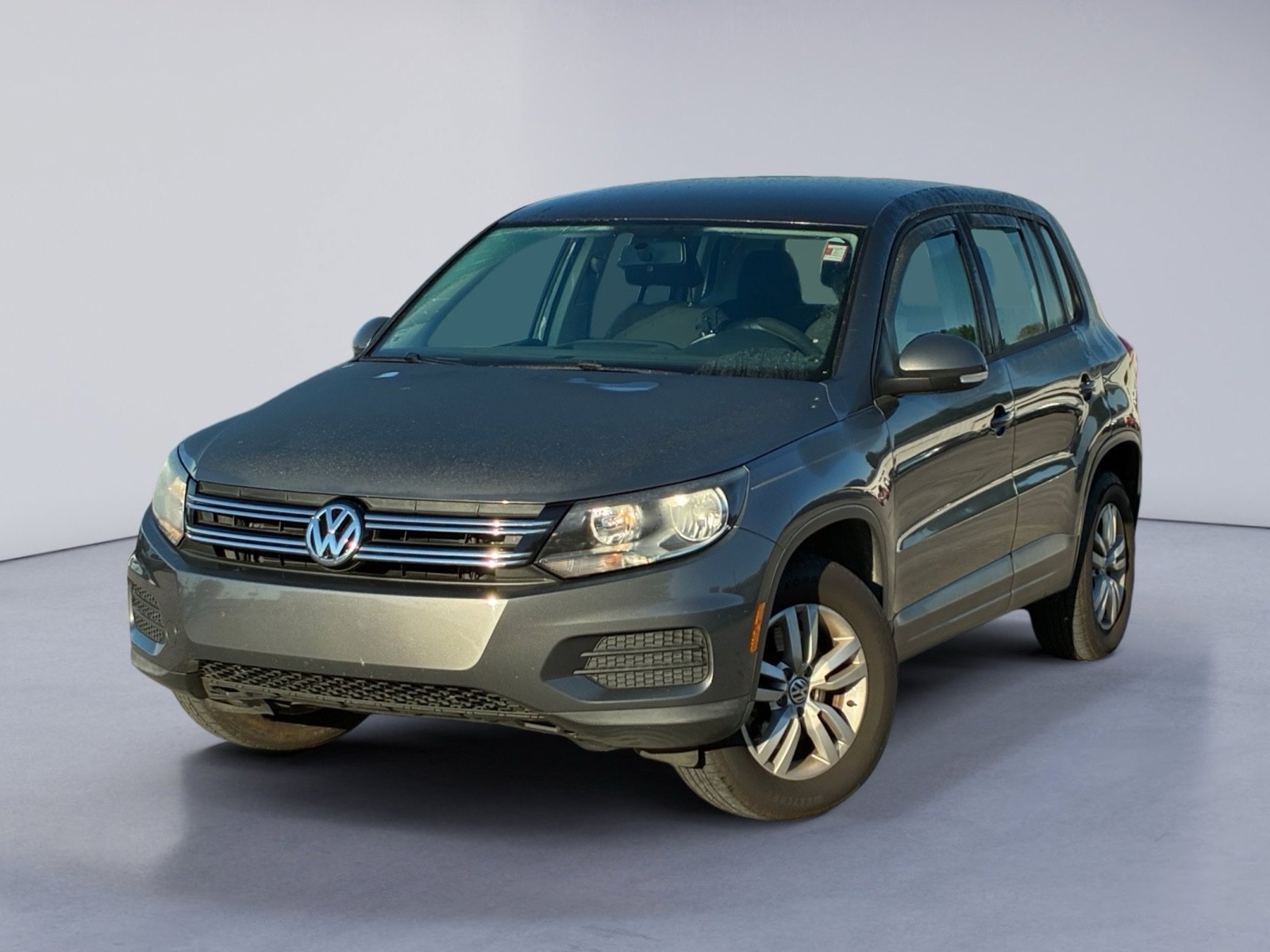 Used 2013 Volkswagen Tiguan S FWD image 2