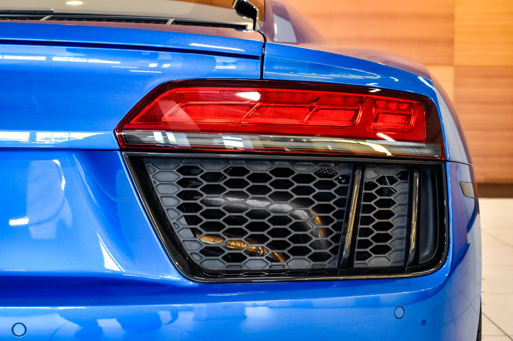 Used 2018 Audi R8 V10 w/ Carbon Exterior Package AWD/4WD image 14