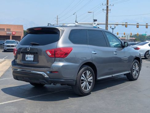 Used 2019 Nissan Pathfinder S FWD image 4