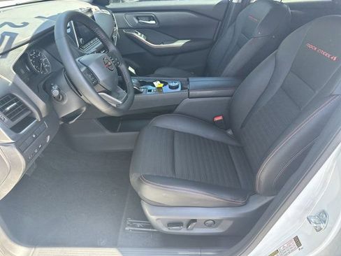 Used 2025 Nissan Rogue SV image 10