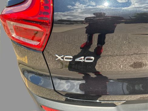 Used 2023 Volvo XC40 B5 Plus AWD/4WD image 26