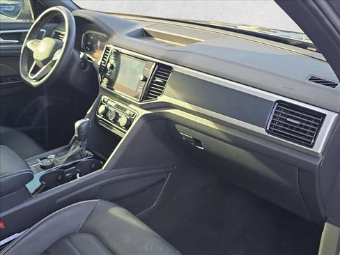 Used 2021 Volkswagen Atlas Cross Sport SEL Premium image 22