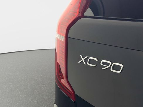 Used 2025 Volvo XC90 B6 Plus AWD/4WD image 14