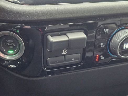 Used 2024 Chevrolet Silverado 2500 ZR2 image 28