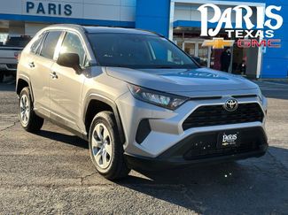 Used 2020 Toyota RAV4 LE video 1