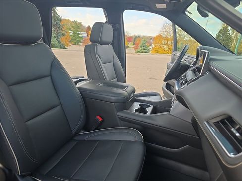 Used 2023 GMC Yukon SLT image 10