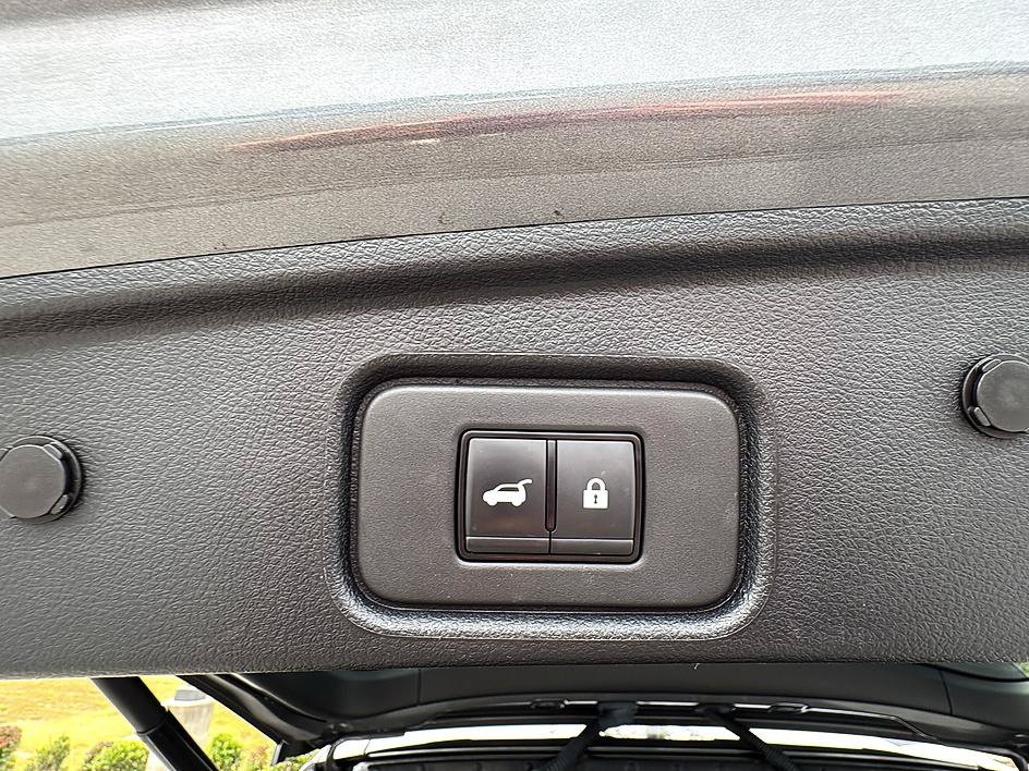 Certified 2025 Nissan Pathfinder SV FWD image 39
