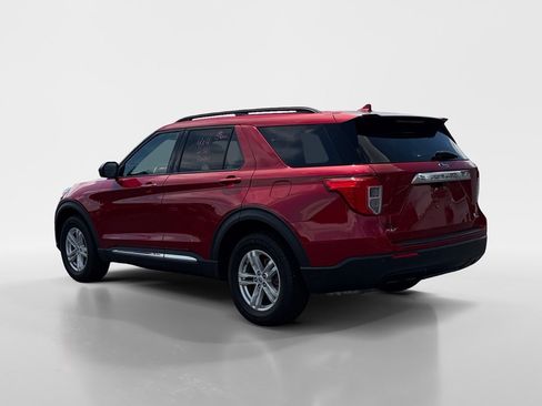 Used 2020 Ford Explorer XLT AWD/4WD image 3