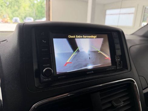 Used 2017 Dodge Grand Caravan SXT FWD image 25