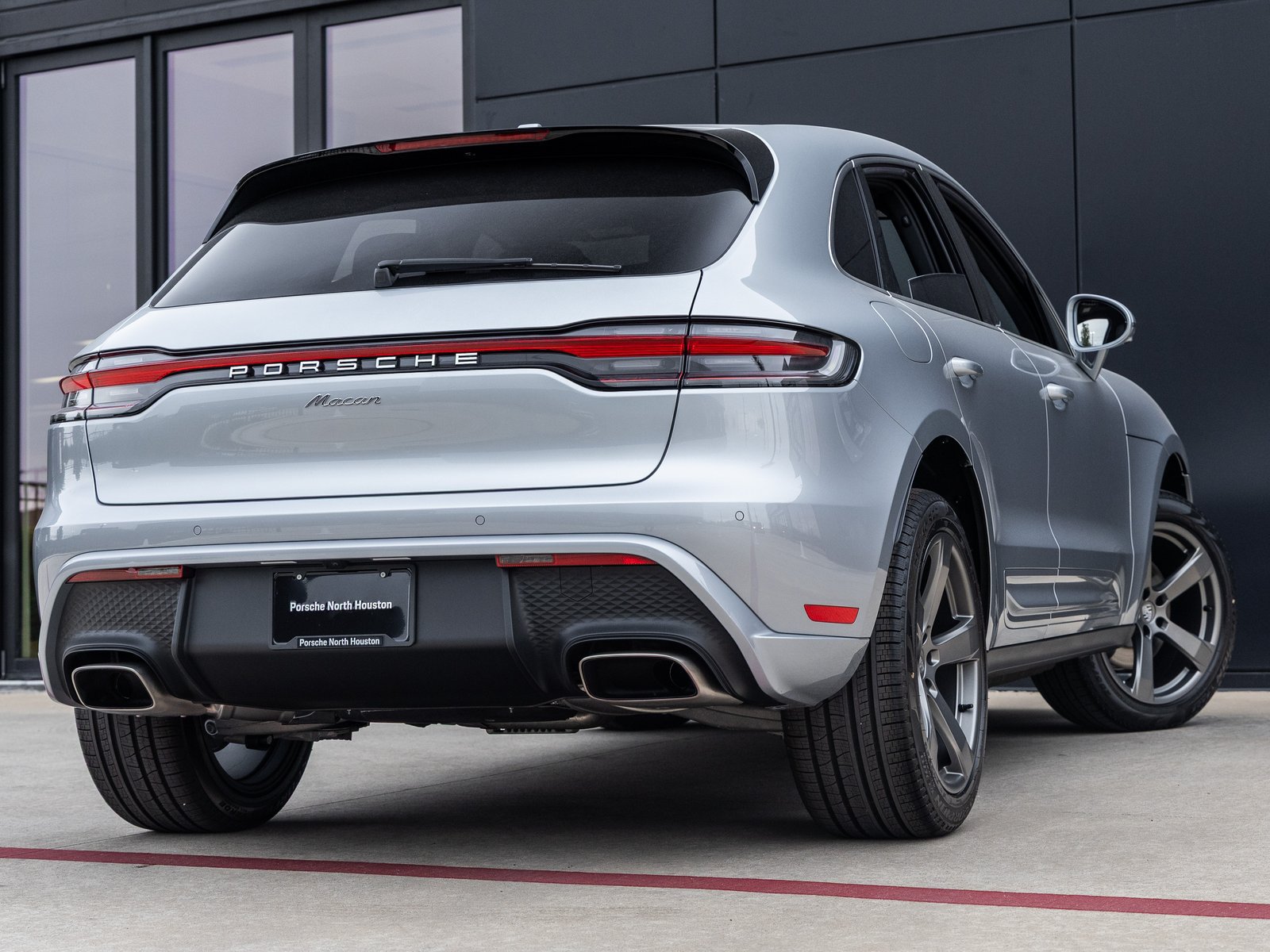 Certified 2026 Porsche Macan AWD/4WD image 11