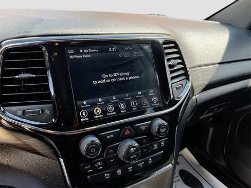 Used 2022 Jeep Grand Cherokee Laredo X image 14