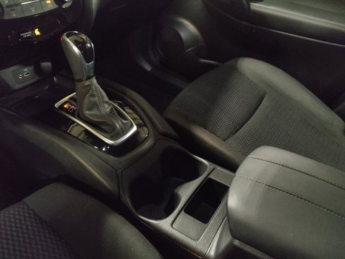 Used 2020 Nissan Rogue Sport S image 26