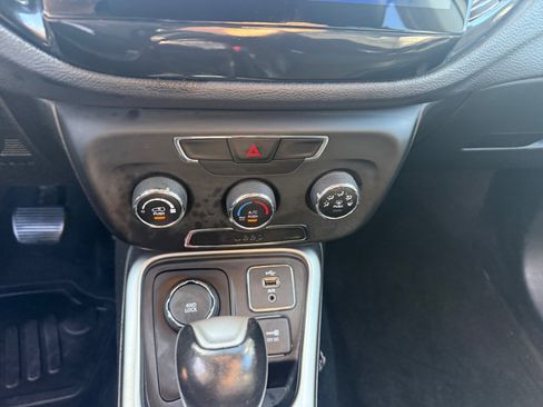 Used 2017 Jeep Compass Latitude image 24