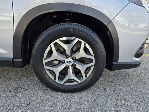 Used 2022 Subaru Forester Premium image 3