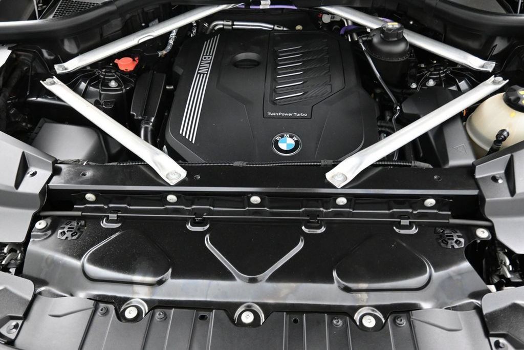 Used 2023 BMW X5 xDrive40i AWD/4WD image 8