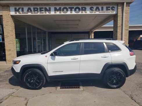 Used 2022 Jeep Cherokee Trailhawk w/ Premium Leather Package AWD/4WD image 2