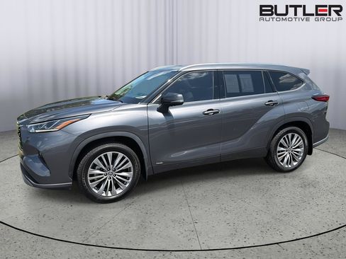Used 2022 Toyota Highlander Platinum AWD/4WD image 3