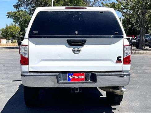 Used 2017 Nissan Titan SV RWD image 4