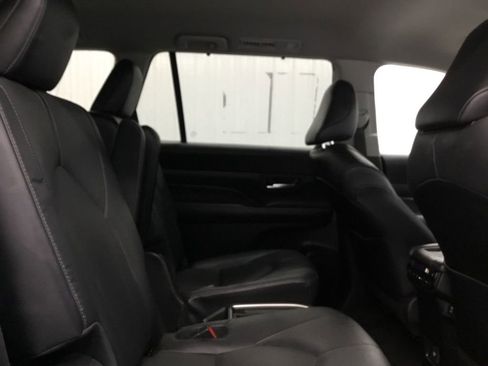 Used 2024 Toyota Grand Highlander Limited image 21