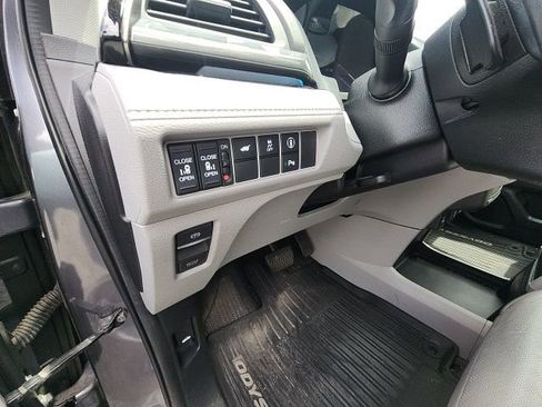 Used 2024 Honda Odyssey Elite image 32