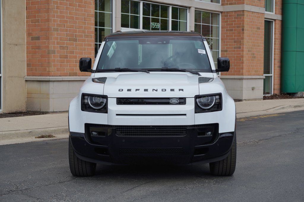 Certified 2026 Land Rover Defender 110 X-Dynamic SE AWD/4WD image 4