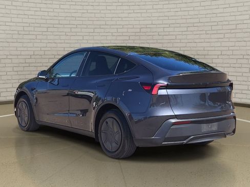 Used 2026 Tesla Model Y 2WD image 7