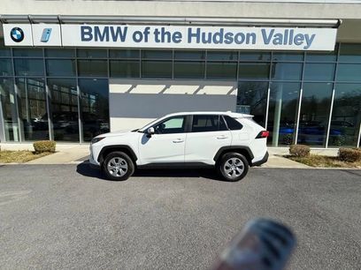 Used 2022 Toyota RAV4 LE w/ Carpet Mat Package (TMS)