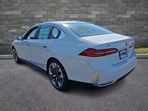New 2026 BMW 530i xDrive w/ Convenience Package AWD/4WD image 4