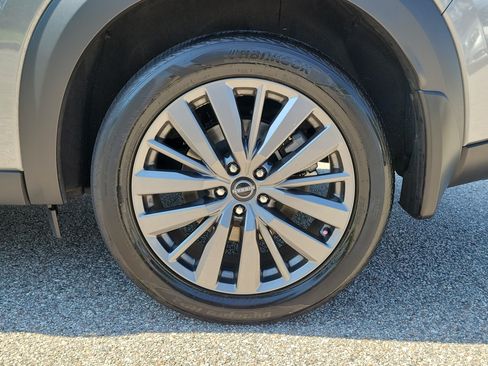 Certified 2025 Nissan Pathfinder SL w/ SL Premium Package FWD image 9