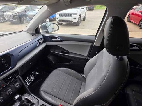 Used 2022 Volkswagen Taos SE FWD image 15