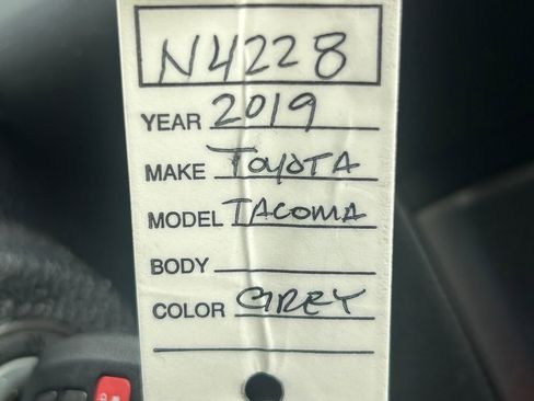 Used 2019 Toyota Tacoma SR5 AWD/4WD image 36