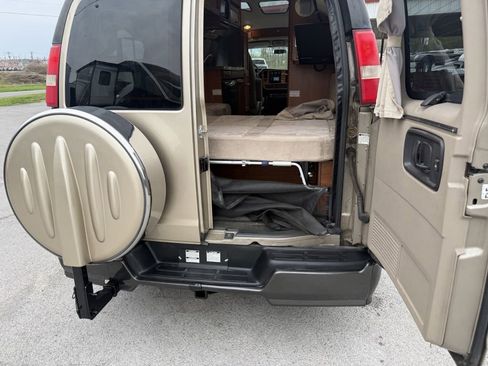 Used 2010 Chevrolet Express 3500 Extended w/ Power Package RWD image 6