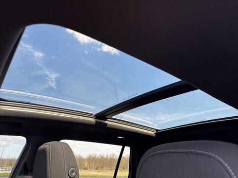 Used 2025 Chevrolet Equinox LT w/ Safety and Technology Package image 8