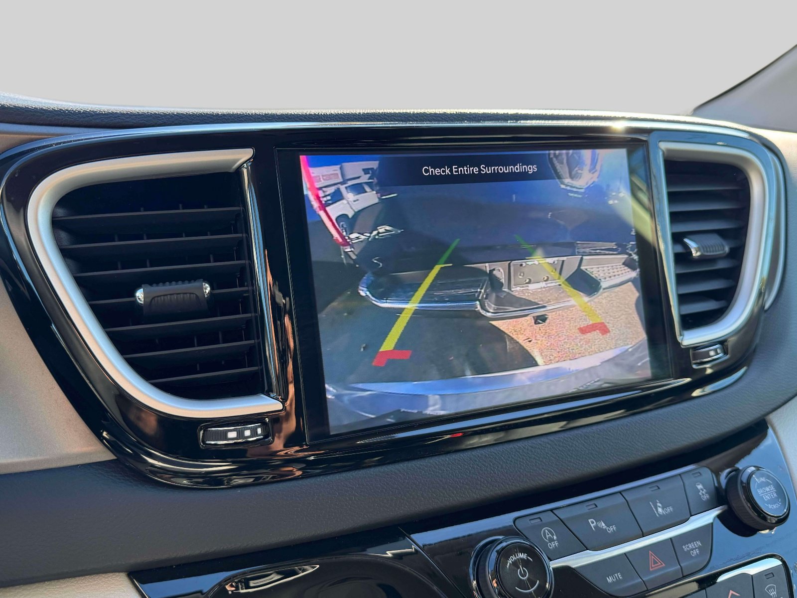 Certified 2024 Chrysler Pacifica Touring-L FWD image 28
