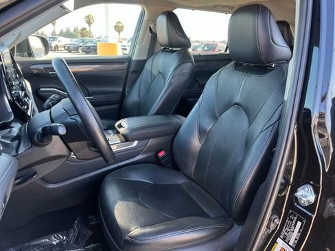 Used 2021 Toyota Highlander Limited FWD image 16
