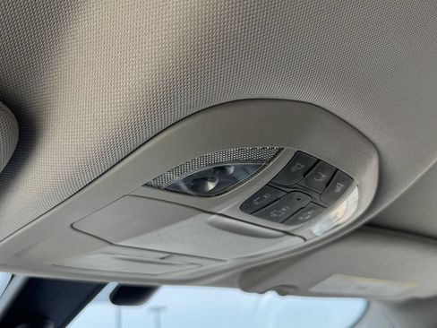 Used 2018 Chrysler Pacifica Touring-L FWD image 24