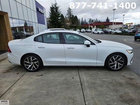 Used 2019 Volvo S60 T6 Momentum w/ Multimedia Package image 4