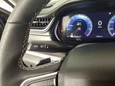 Used 2023 Jeep Grand Cherokee Limited AWD/4WD image 20