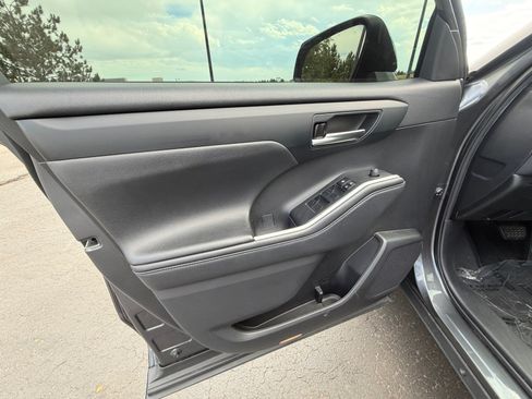 Used 2021 Toyota Highlander XSE AWD/4WD image 13