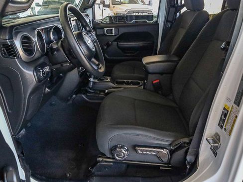 Used 2022 Jeep Gladiator Sport image 9