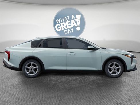 New 2025 Kia K4 LXS image 7