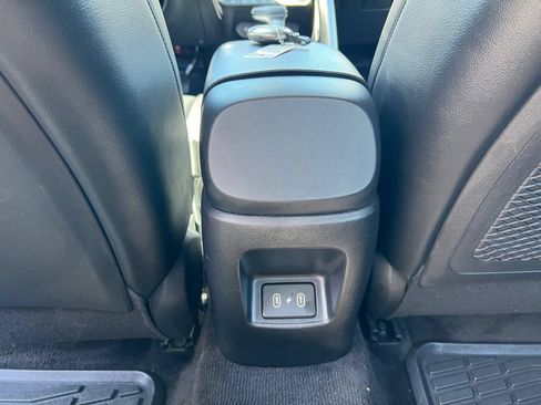 Used 2024 Hyundai Elantra Limited FWD image 46