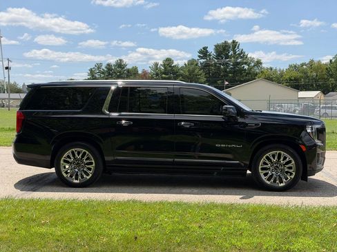 Used 2023 GMC Yukon XL Denali Ultimate AWD/4WD image 7