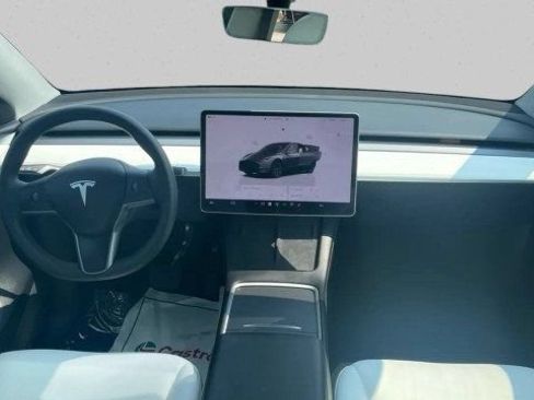 Used 2024 Tesla Model Y Long Range AWD/4WD image 16