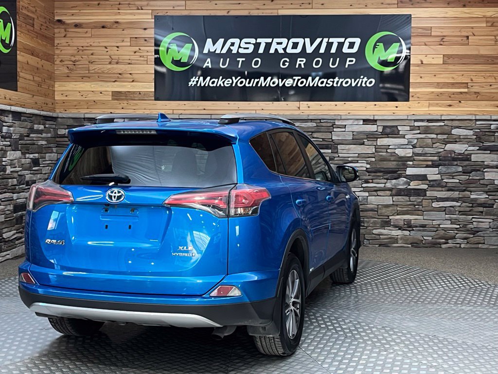 Used 2017 Toyota RAV4 XLE AWD/4WD image 12