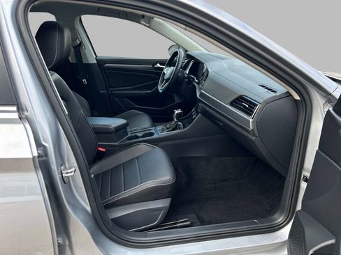 Used 2022 Volkswagen Jetta SE image 16