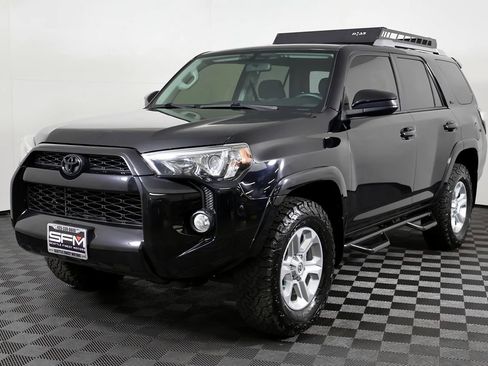 Used 2018 Toyota 4Runner SR5 AWD/4WD image 2