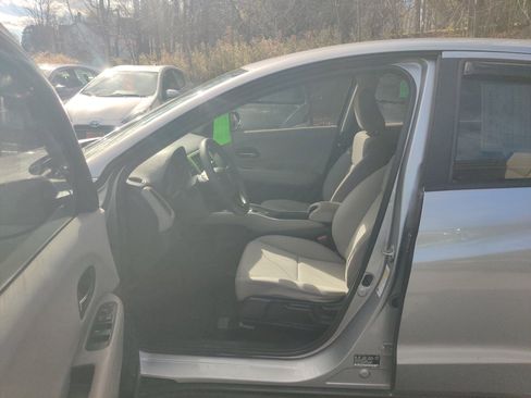 Used 2018 Honda HR-V LX image 12